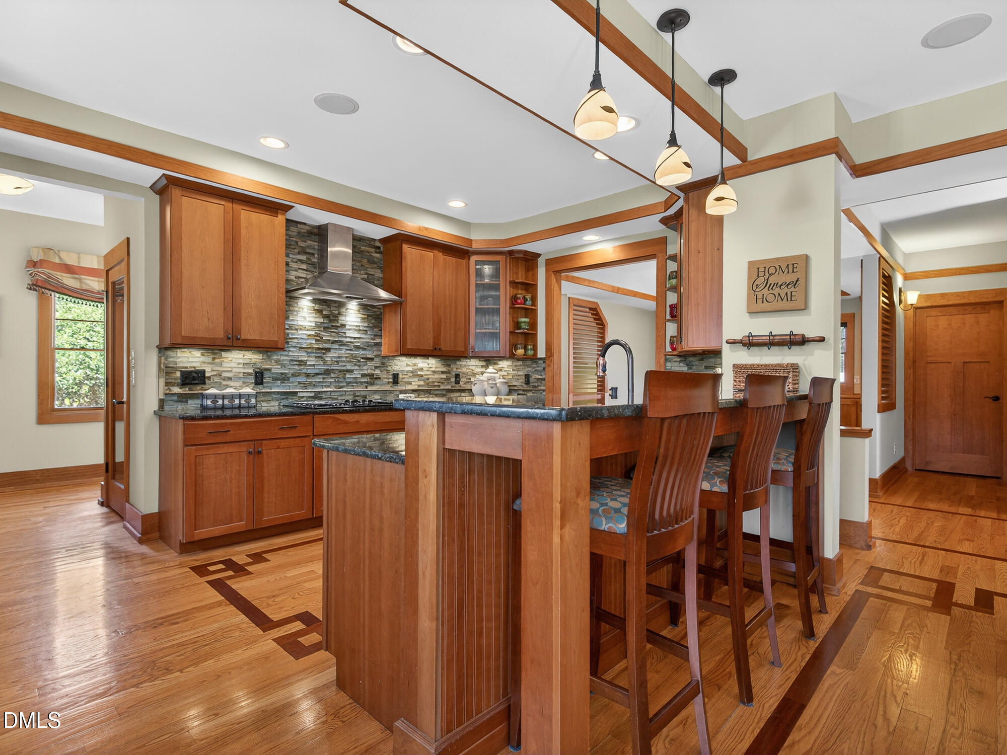 030_InTrust_Realty_Lee_5505_Strathmore-8