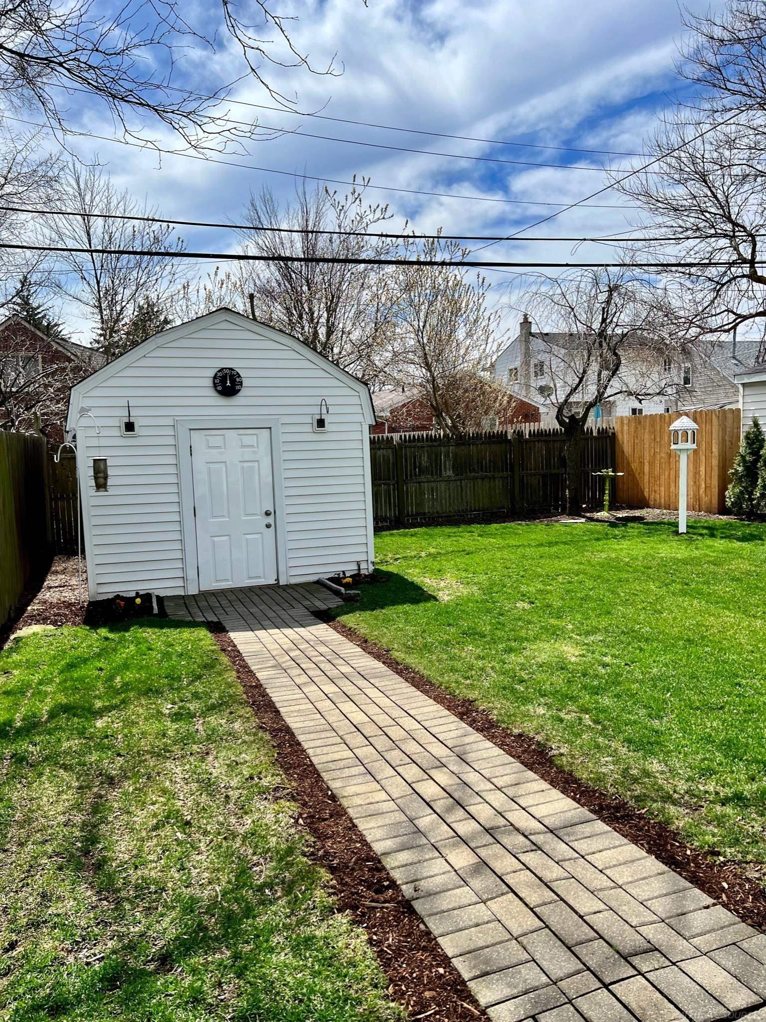 2181 Ridgemont Road Grosse Pointe Woods, MI 48236 - Photo 23 of 29