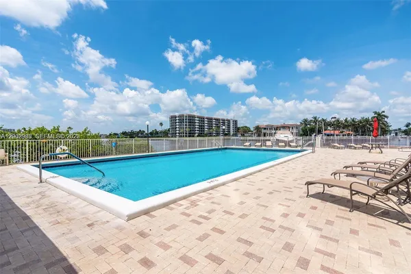 $10,000 | 3912 South Ocean Boulevard, Unit 306, Highland Beach, FL 33487