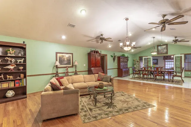 $775,000 | 92 Royster Drive, Crawfordville, FL 32327