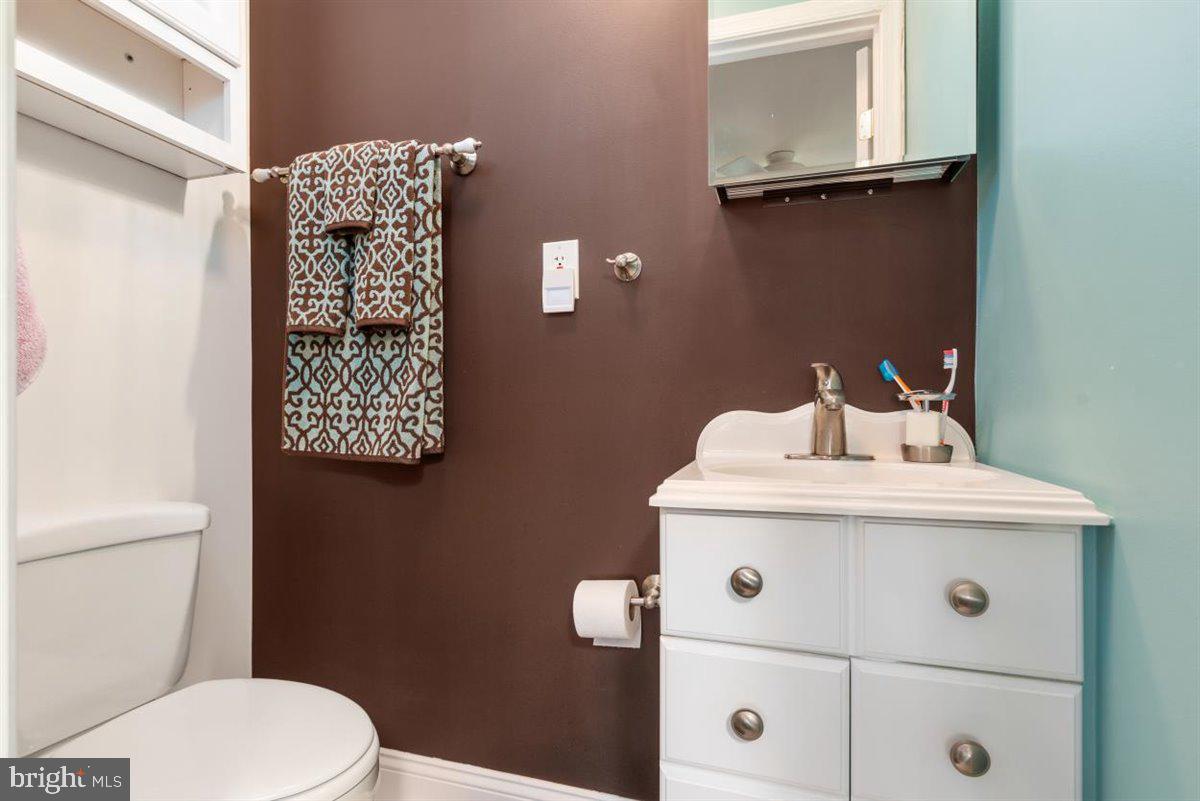 268 Harlem Road Pasadena, MD 21122 - Photo 19 of 31 Master bathroom(half bath)