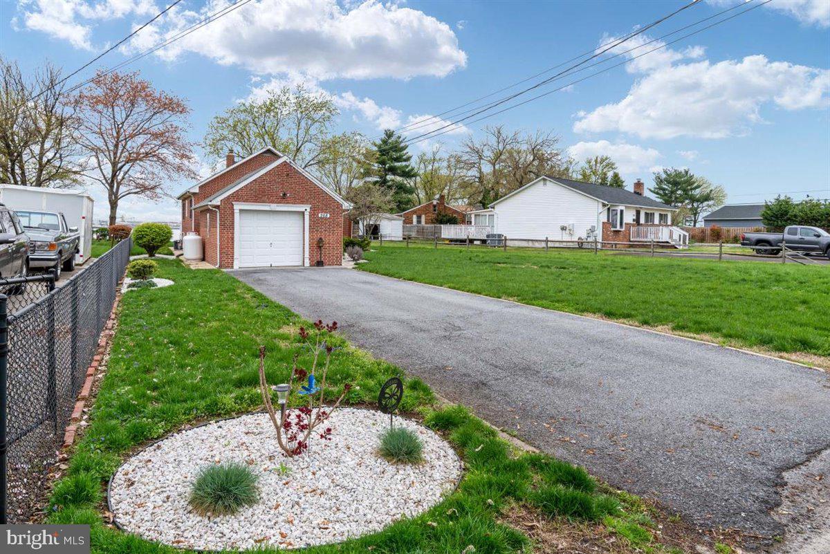 268 Harlem Road Pasadena, MD 21122 - Photo 29 of 31 Huge driveway!