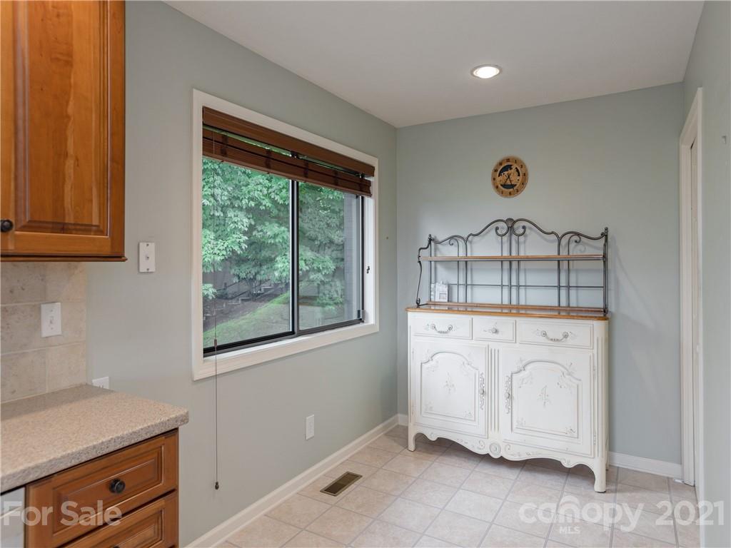 143 Country Ridge Road Hendersonville, NC 28739 - Photo 19 of 29 a utility room with dryer and washer
