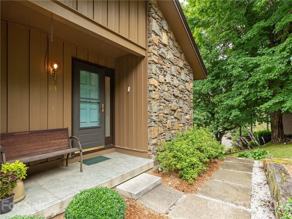 143 Country Ridge Road Hendersonville, NC 28739 - Photo 4 of 29