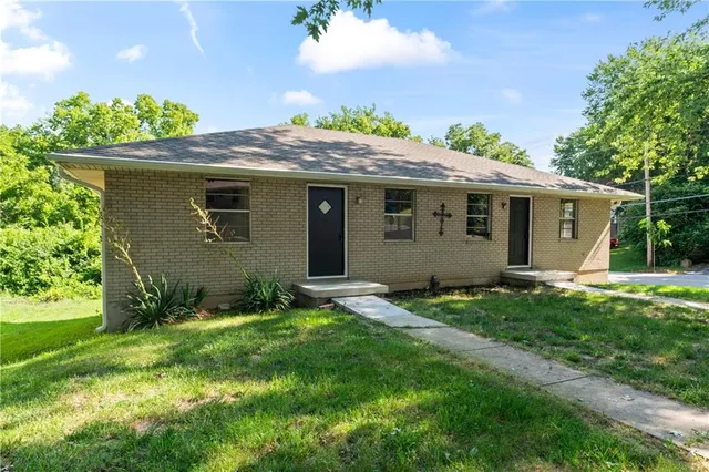 $295,000 | 14832 East Nickell Avenue, Independence, MO 64050