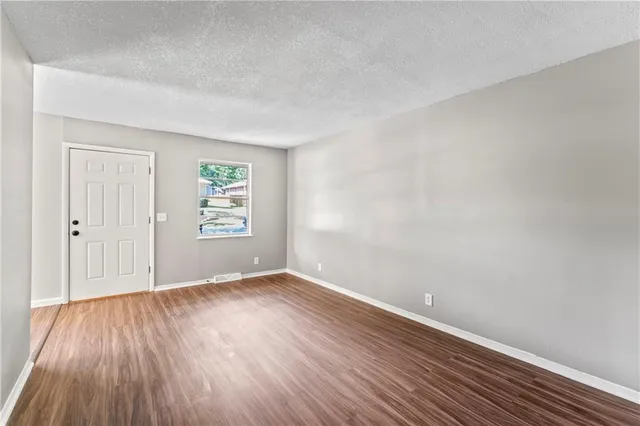 $295,000 | 14832 East Nickell Avenue, Independence, MO 64050