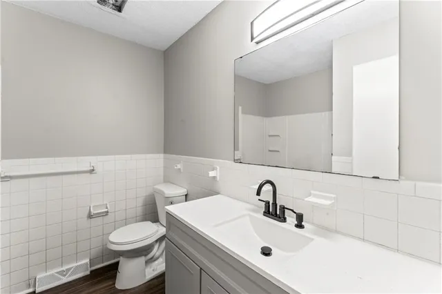 $295,000 | 14832 East Nickell Avenue, Independence, MO 64050