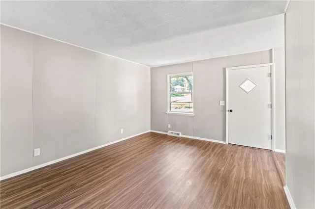 $295,000 | 14832 East Nickell Avenue, Independence, MO 64050