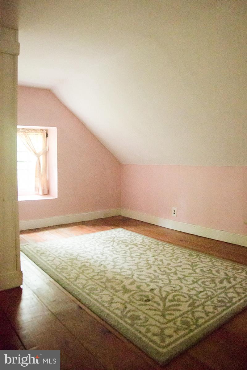 11622 Harp Road Hagerstown, MD 21742 - Photo 15 of 25 Upper level Bedroom