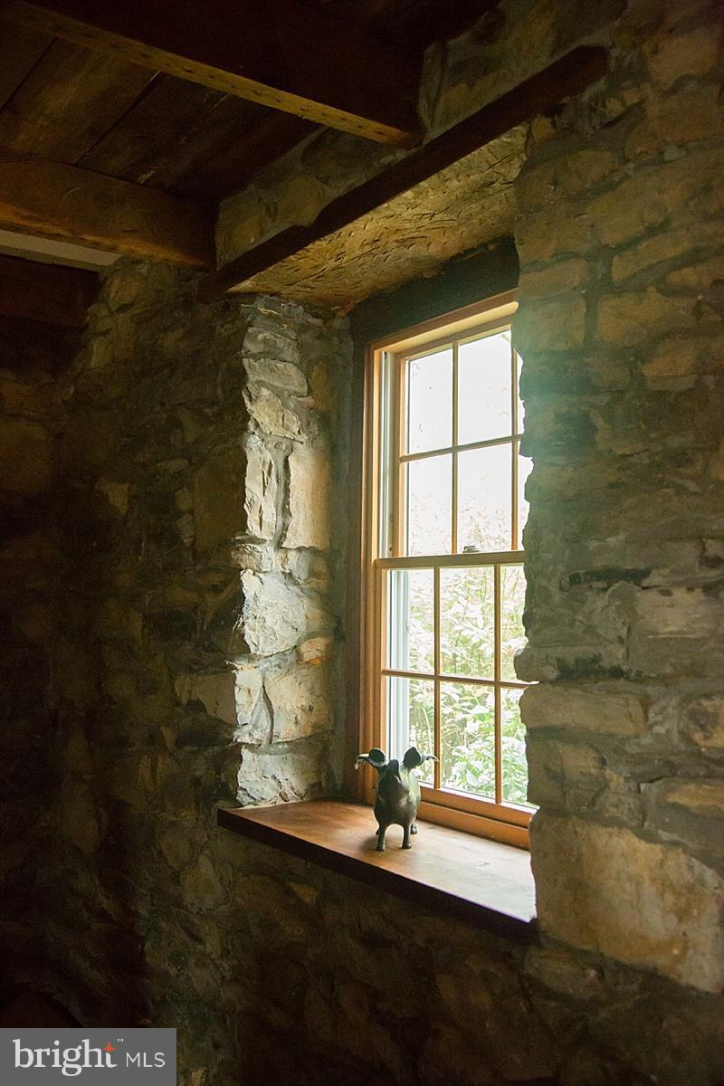 11622 Harp Road Hagerstown, MD 21742 - Photo 9 of 25 Deep Stone window wells