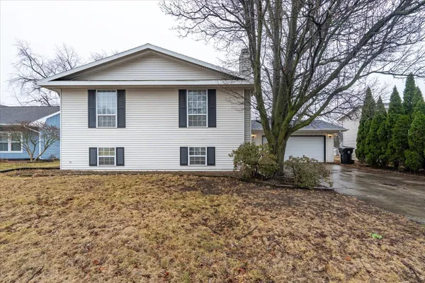 $268,500 | 1211 Brentwood Court, Normal, IL 61761