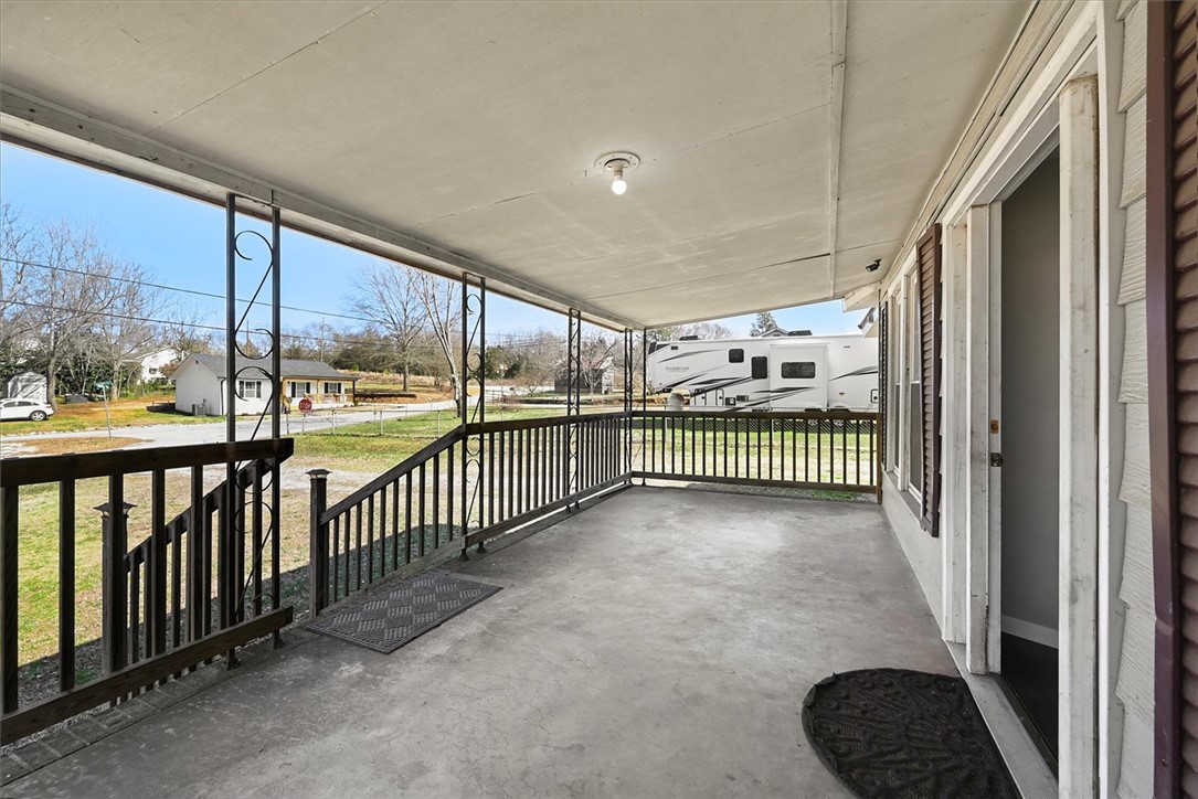607 Looperville Road Piedmont, SC 29673 - Photo 4 of 28 Gallery Image 4