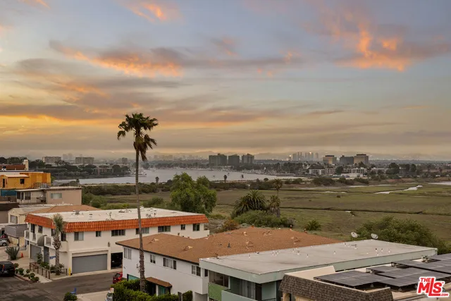 $2,995,000 | 6624 Vista Del Mar, Playa del Rey, CA 90293
