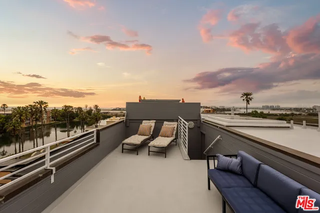 $2,995,000 | 6624 Vista Del Mar, Playa del Rey, CA 90293