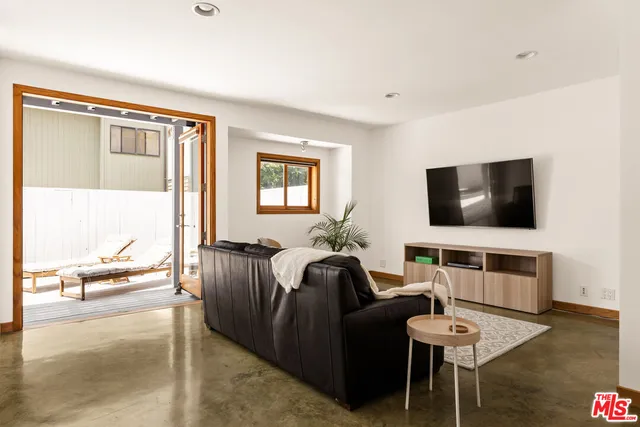 $2,995,000 | 6624 Vista Del Mar, Playa del Rey, CA 90293