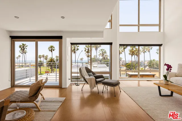 $2,995,000 | 6624 Vista Del Mar, Playa del Rey, CA 90293