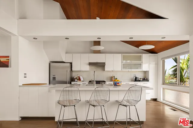 $2,995,000 | 6624 Vista Del Mar, Playa del Rey, CA 90293