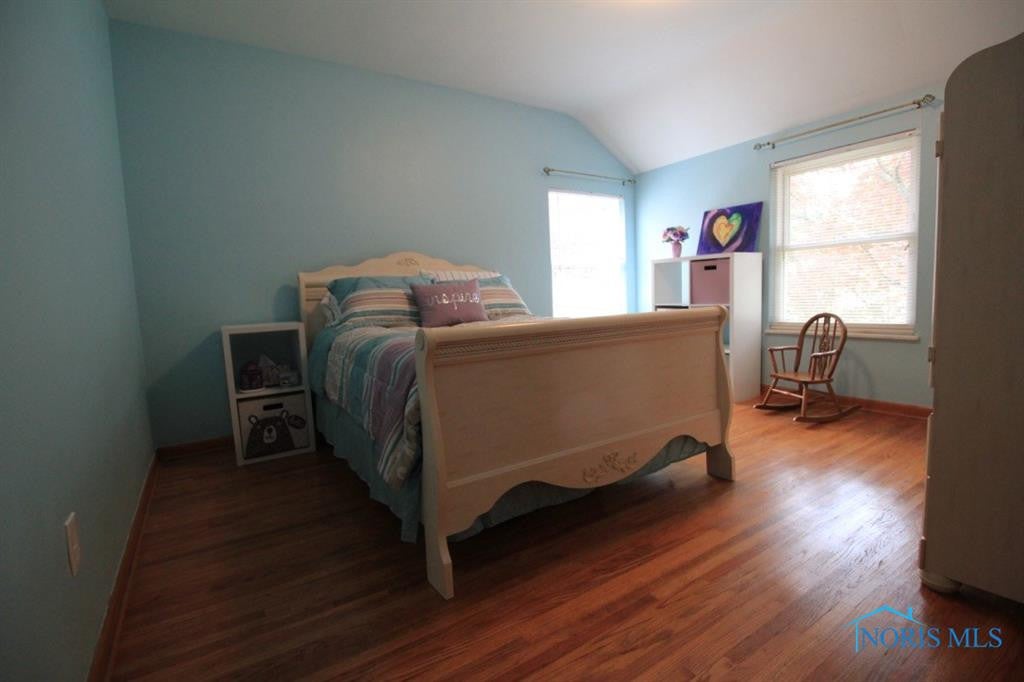3128 Aldringham Road Toledo, OH 43606 - Photo 24 of 35 Freshly painted bedroom with gleaming hardwood floors.