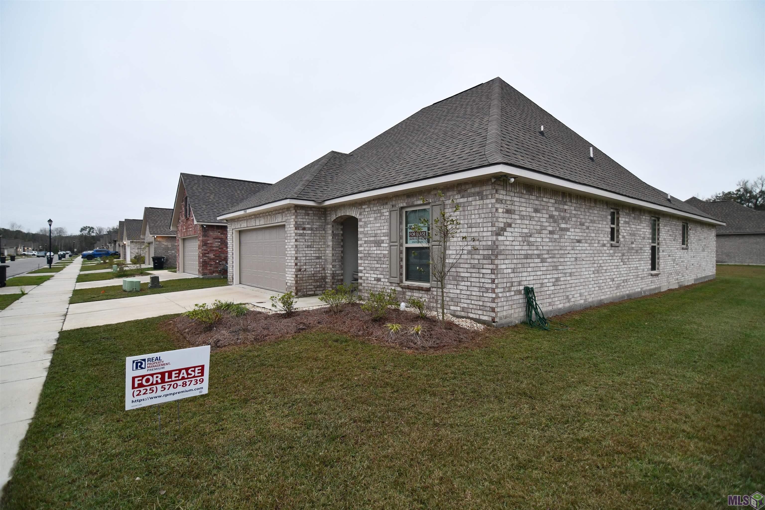 7108 Kenilworth Crossing Avenue Baton Rouge, LA 70820 - Photo 2 of 39