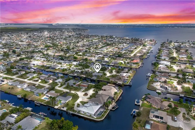$969,900 | 3122 Southeast 18th Place, Cape Coral, FL 33904