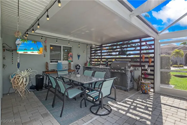 $969,900 | 3122 Southeast 18th Place, Cape Coral, FL 33904