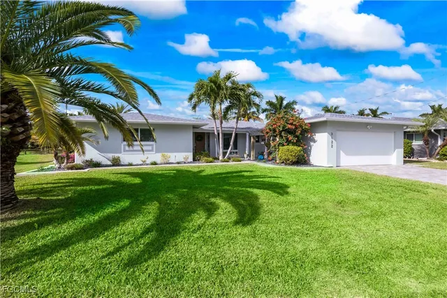 $969,900 | 3122 Southeast 18th Place, Cape Coral, FL 33904