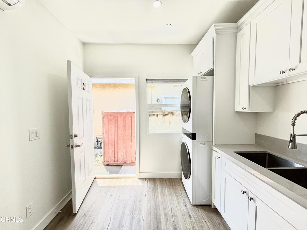 351 Huerta Street, Unit 2 Oxnard, CA 93030 - Photo 4 of 19