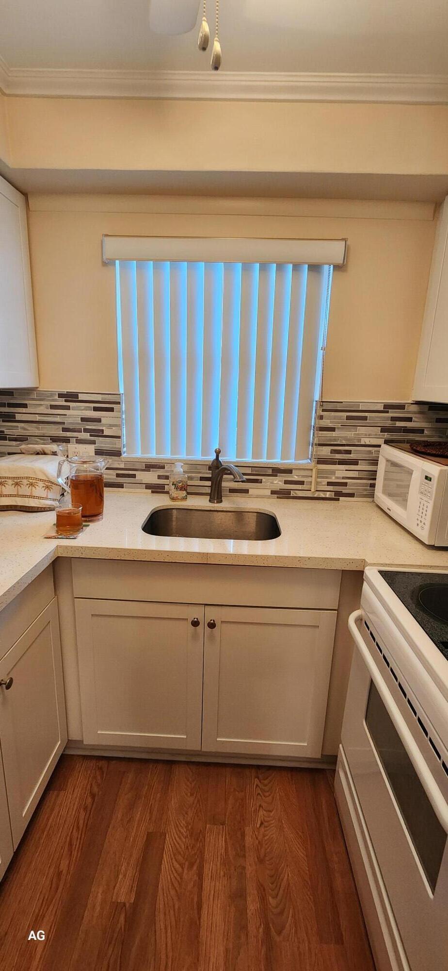 15 Southeast 13th Street, Unit D3 Boca Raton, FL 33432 - Photo 15 of 36 Kitchen