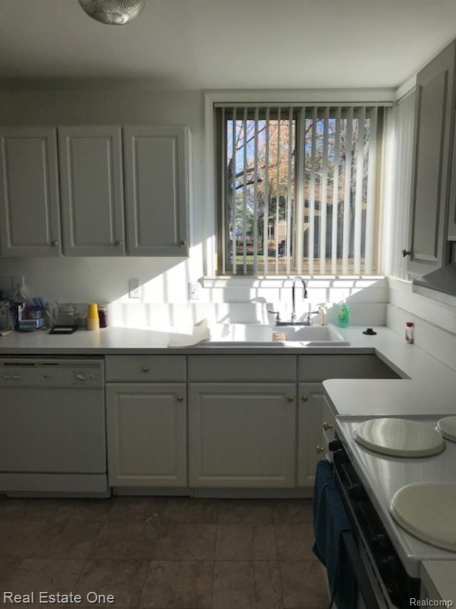 39380 Ryan Road Sterling Heights, MI 48310 - Photo 18 of 21 Ryan Kitchen Sunlight.jpg