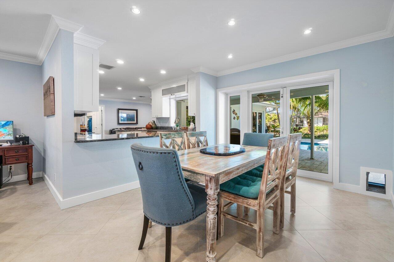 605 Northwest 10th Court Boca Raton, FL 33486 - Photo 5 of 30 Dining area with a view!