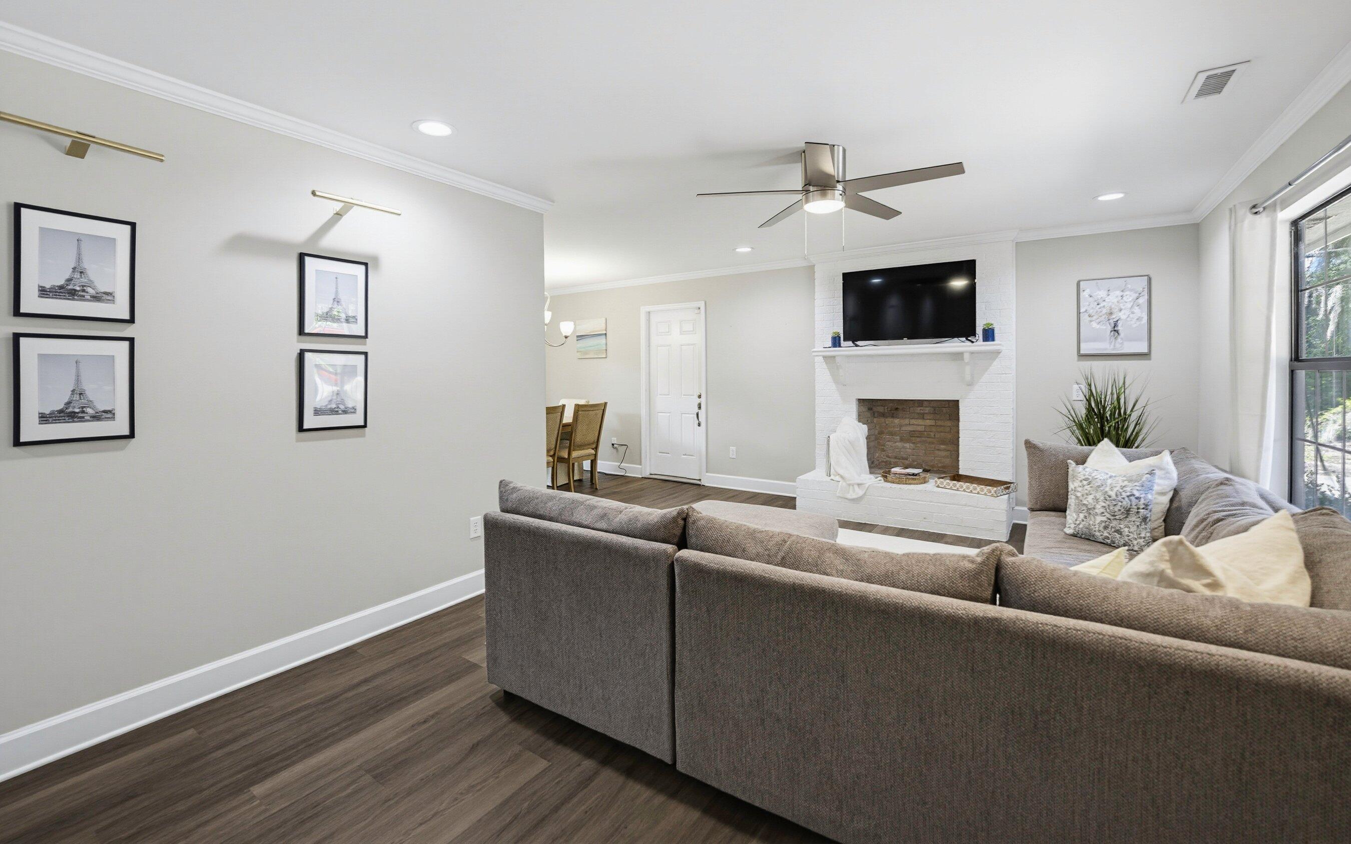 16 Wiggins Road Beaufort, SC 29907 - Photo 5 of 26 Living Room