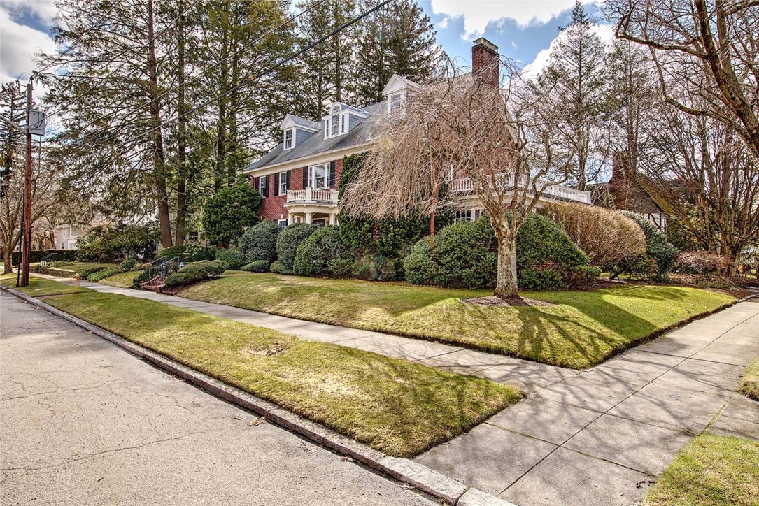 39 Harwich Road Providence, RI 02906 - Photo 2 of 50