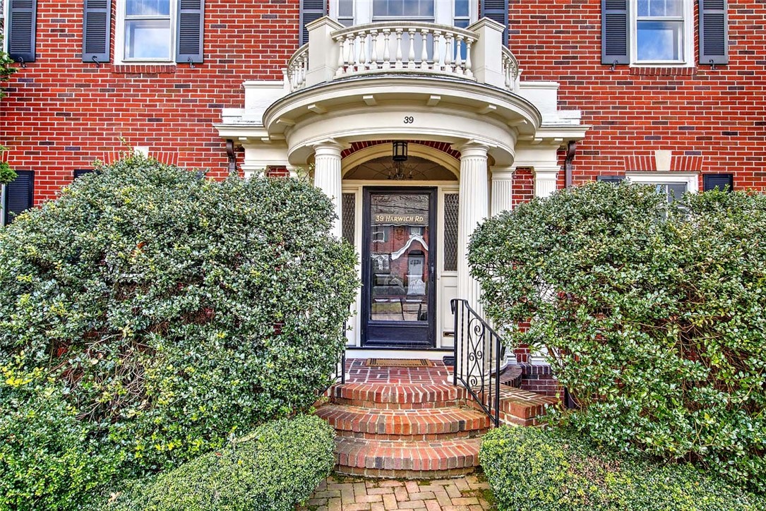 39 Harwich Road Providence, RI 02906 - Photo 4 of 50