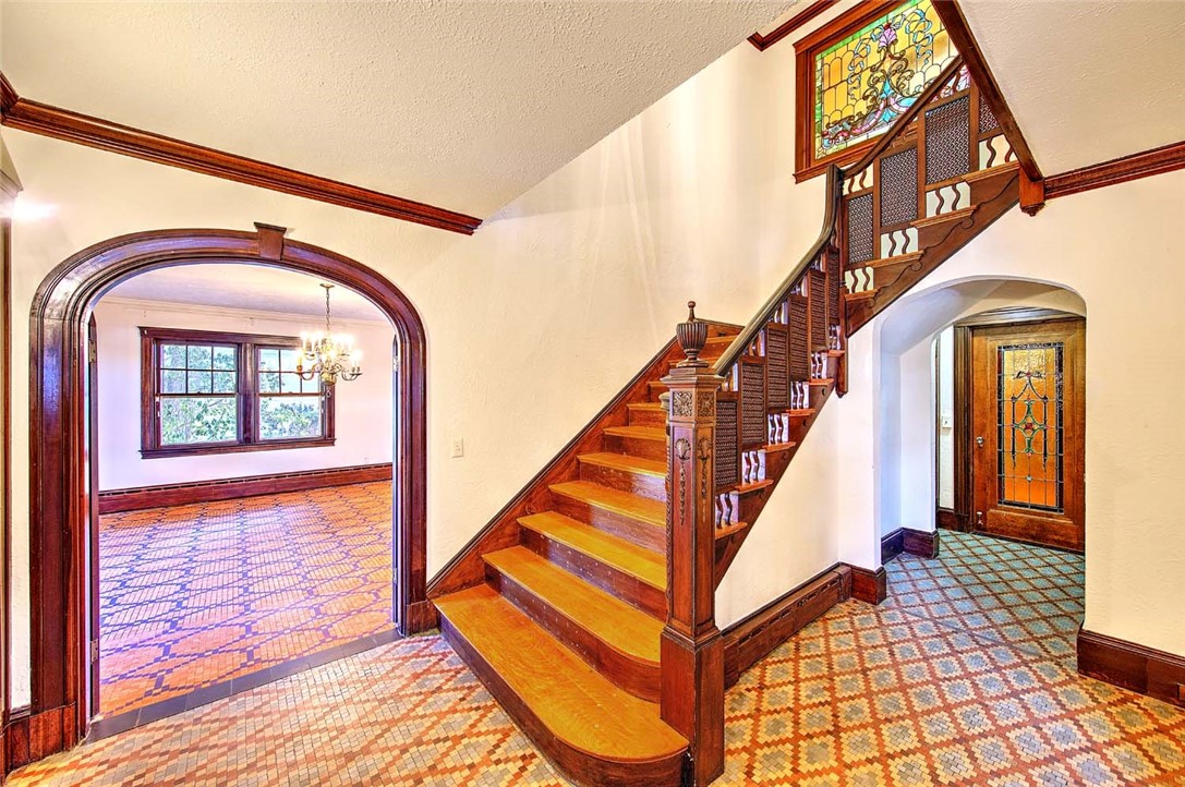 39 Harwich Road Providence, RI 02906 - Photo 5 of 50