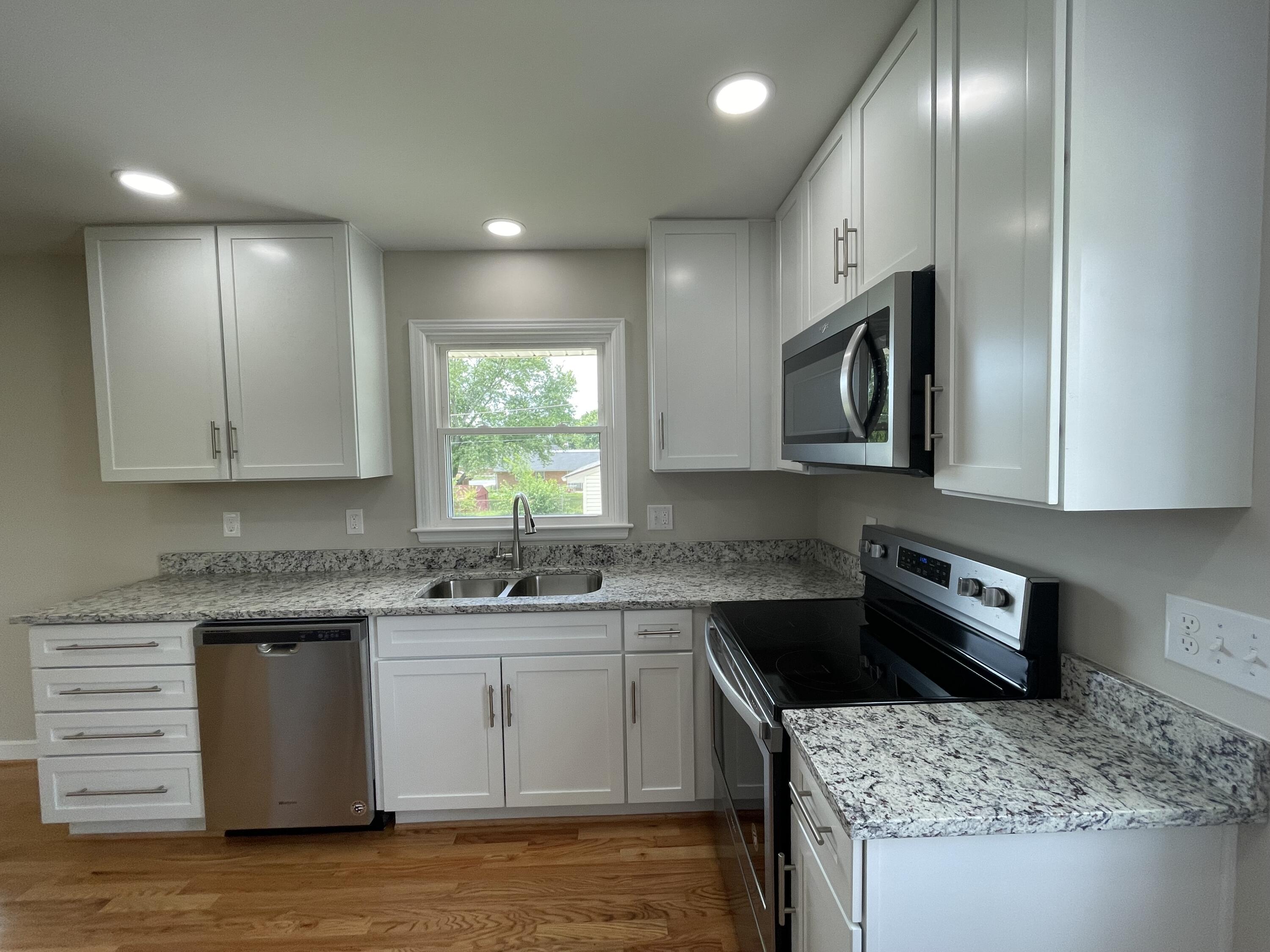 521 Magnolia Road Roanoke, VA 24019 - Photo 3 of 30 IMG_8773