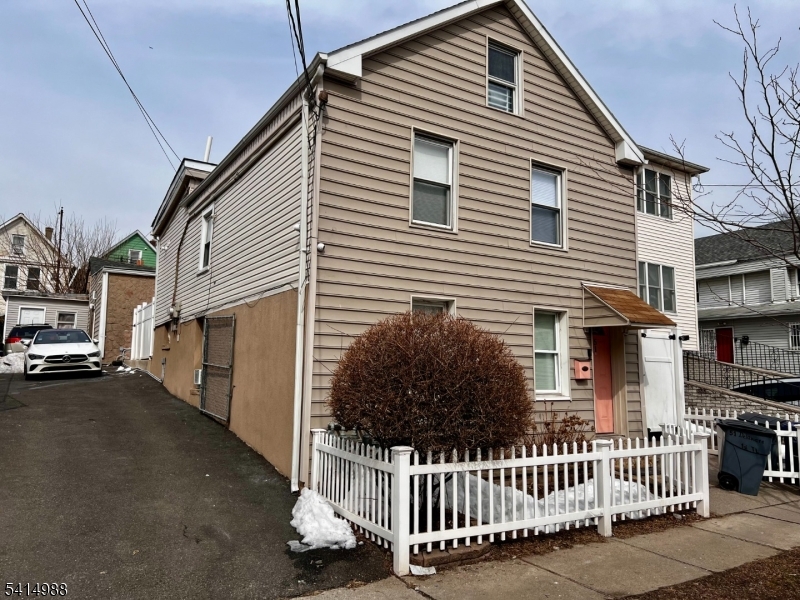 51 Delaware Street Elizabeth Port, NJ 07206 - Photo 2 of 19