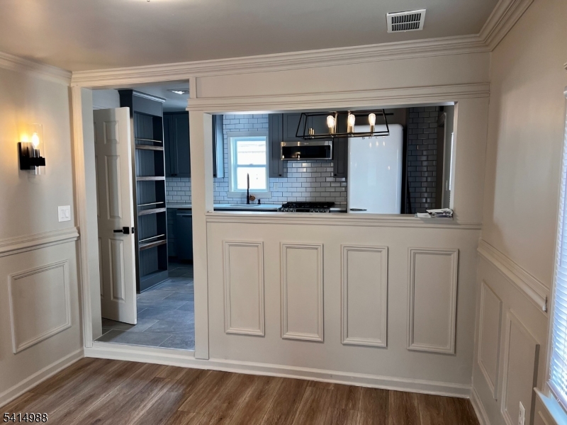 51 Delaware Street Elizabeth Port, NJ 07206 - Photo 4 of 19