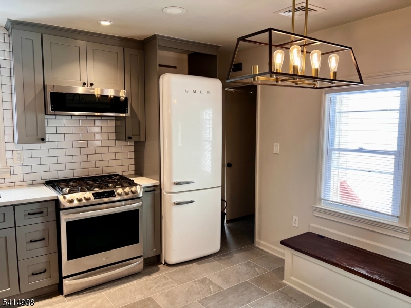 51 Delaware Street Elizabeth Port, NJ 07206 - Photo 8 of 19