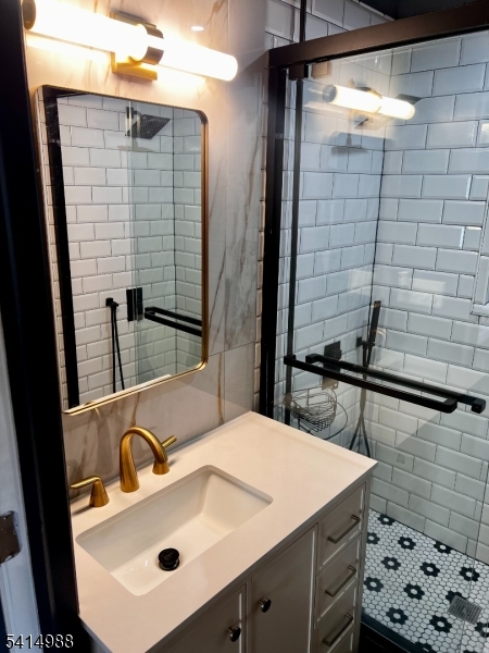51 Delaware Street Elizabeth Port, NJ 07206 - Photo 9 of 19