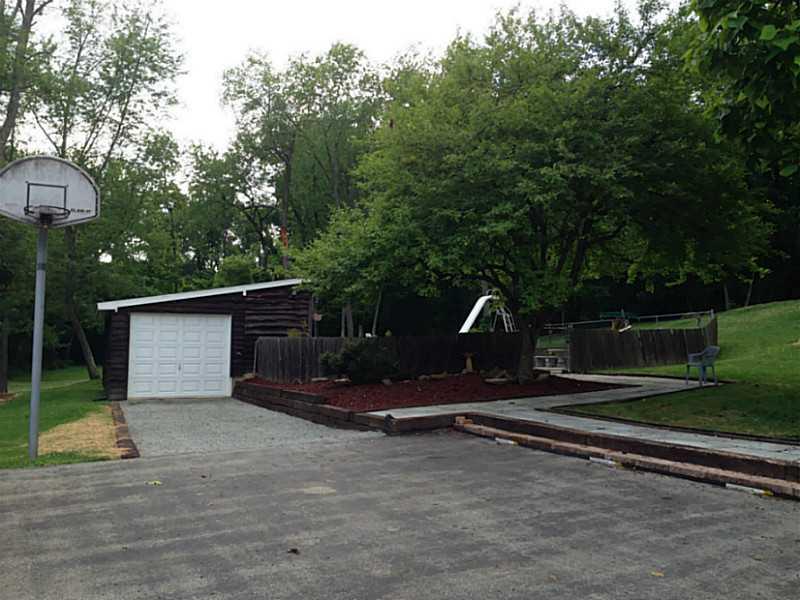 595 Hecla Road Mount Pleasant, PA 15666 - Photo 3 of 25 Parking Lot/Garage.