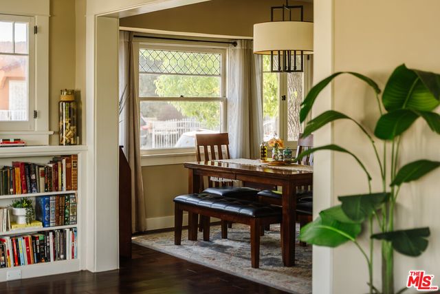 $1,327,500 | 2216 West 28th Street, Los Angeles, CA 90018