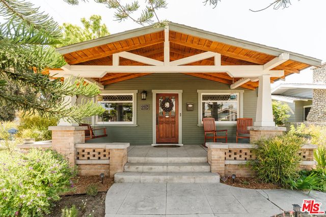 $1,327,500 | 2216 West 28th Street, Los Angeles, CA 90018