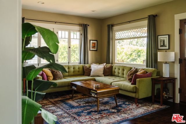 $1,327,500 | 2216 West 28th Street, Los Angeles, CA 90018