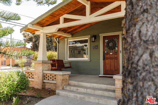 $1,327,500 | 2216 West 28th Street, Los Angeles, CA 90018