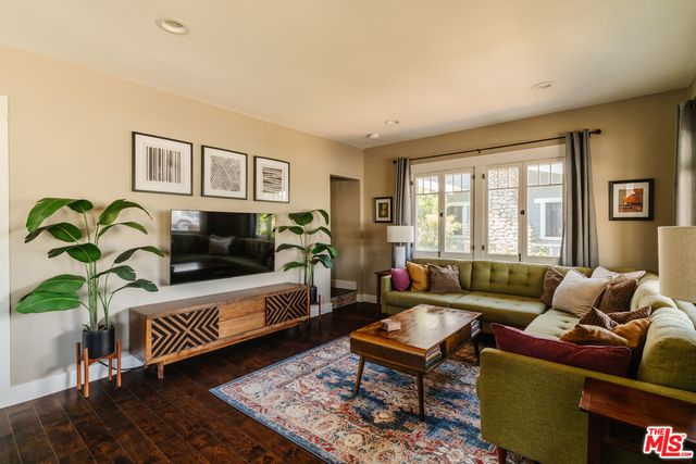 $1,327,500 | 2216 West 28th Street, Los Angeles, CA 90018