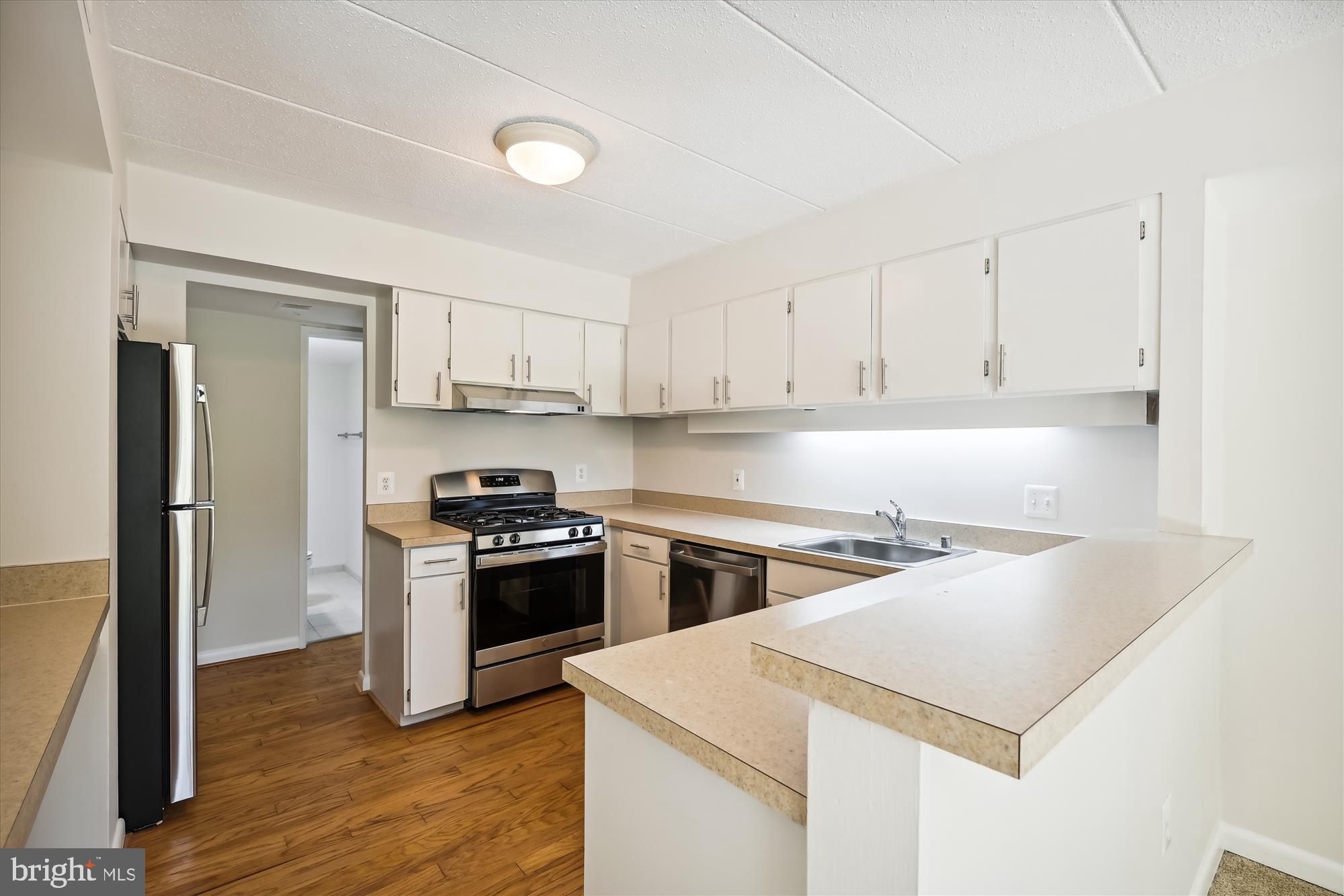 5673 Harpers Farm Road, Unit B Columbia, MD 21044 - Photo 9 of 72 Kitchen