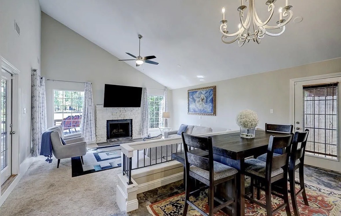 8 North Timber Top Drive The Woodlands, TX 77380 - Photo 5 of 14