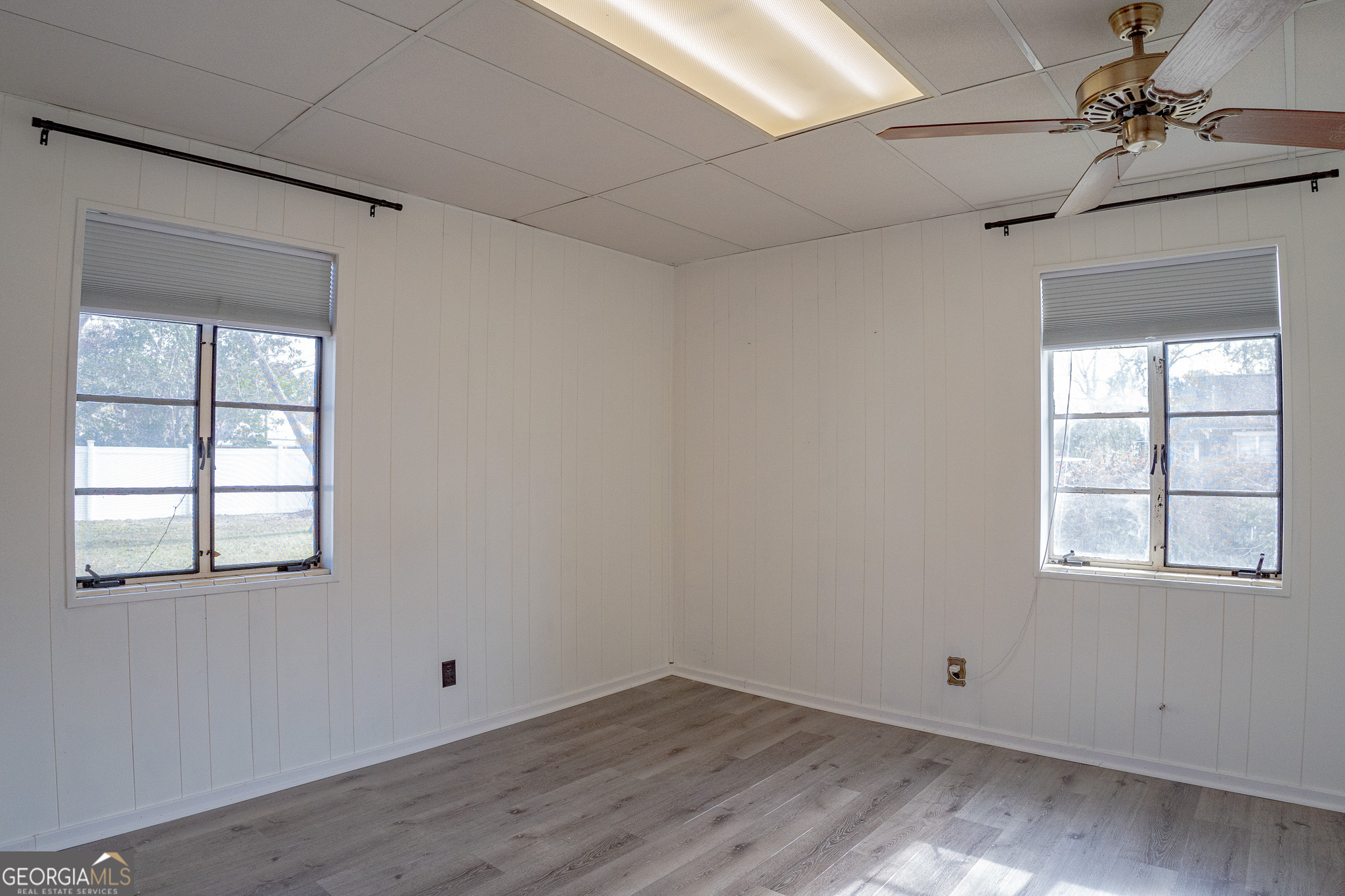 1615 Brunel Street Waycross, GA 31501 - Photo 9 of 28 an empty room with a window
