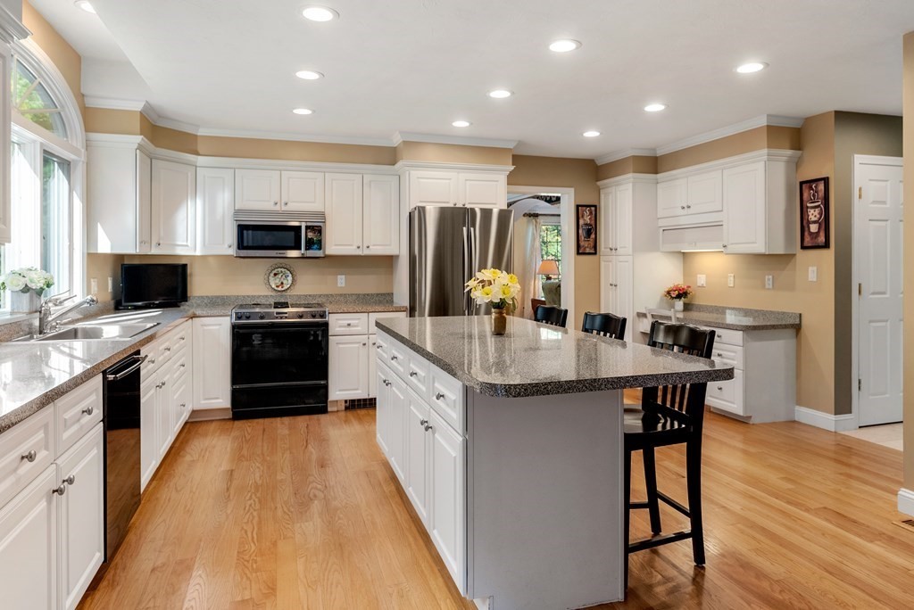 48 Algonquin Road Canton, MA 02021 - Photo 11 of 40