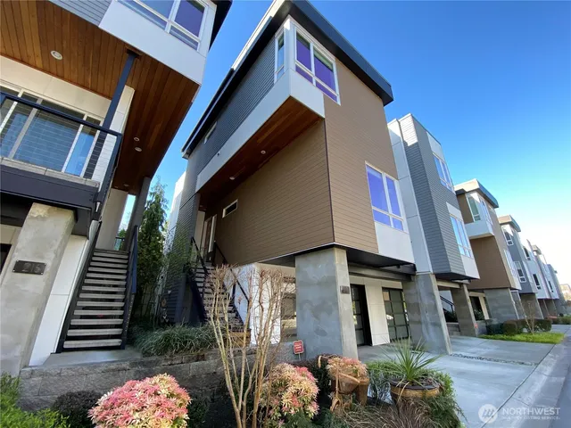 $2,200,000 | 213 4th Court South, Kirkland, WA 98033